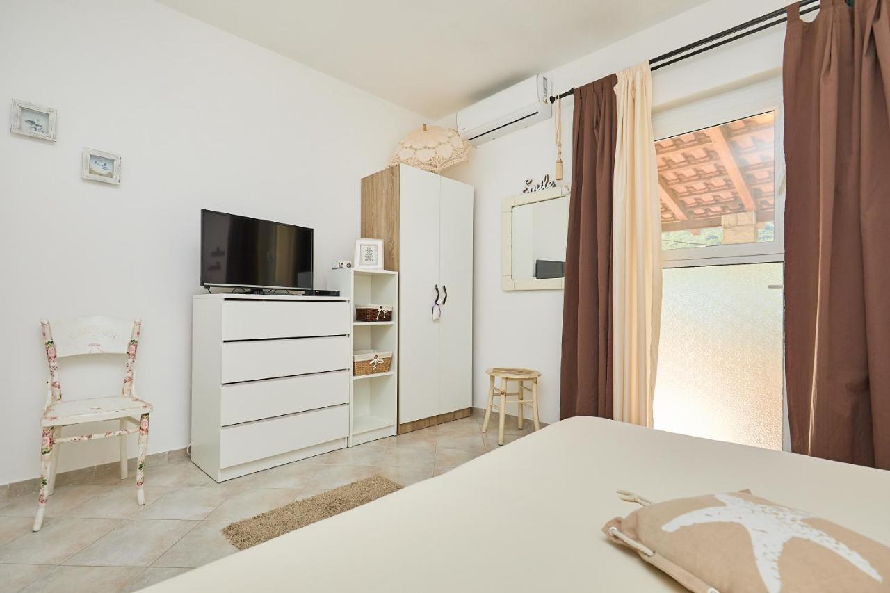 Studio Dolores-Apartment By The Sea Maranovići Exterior foto